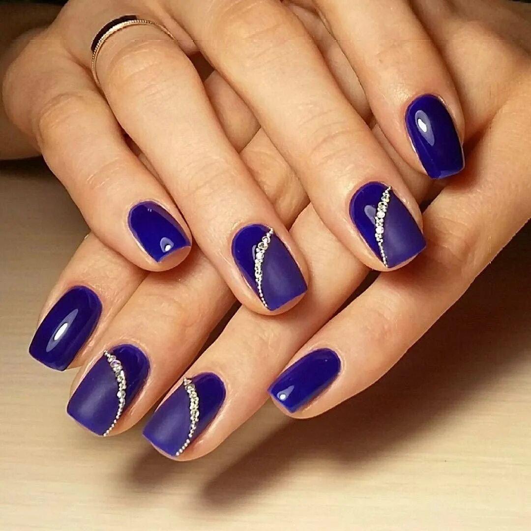 Дизайн ногтей синий короткие ногти. Синий маникюр. Гелевые ногти синие. Красивый маникюр синего цвета. Синий гель лак.
