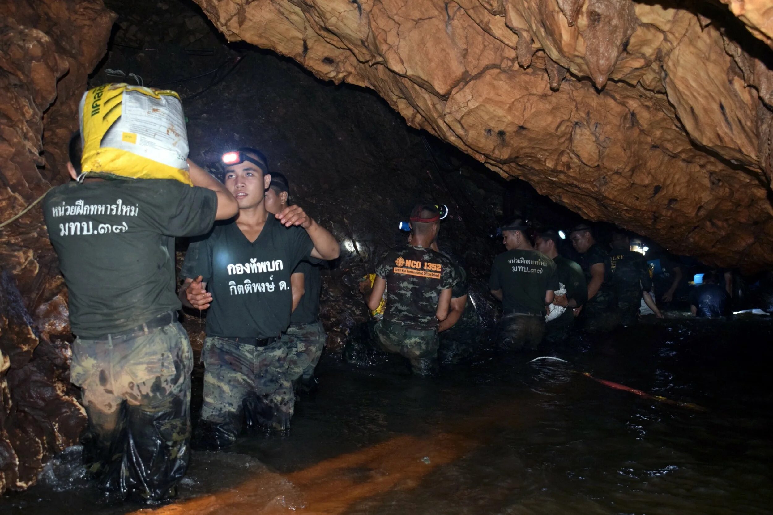 Пещера в Тайланде. Спасение детей из пещеры в Таиланде. Спасение детей в пещере в Тайланде. Спасение детей из пещеры в Таиланде 2018.
