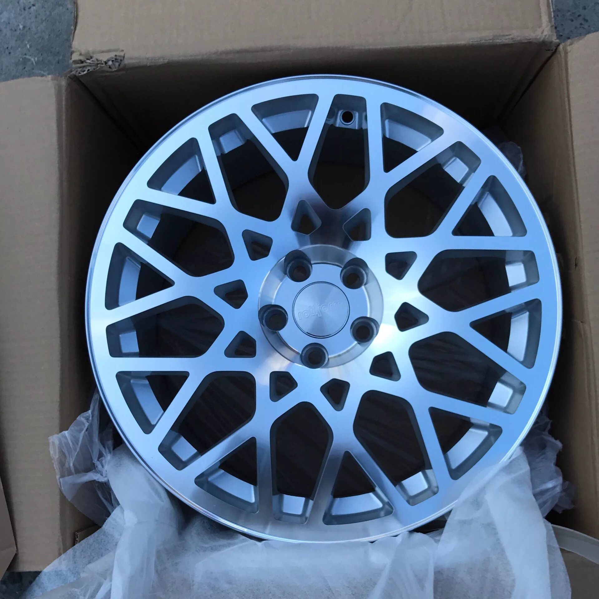 Точная реплика. Диски Rotiform r17. Rotiform BLQ r18. Rotiform BLQ r17. Диски Rotiform BLQ r17.