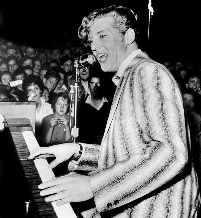Джерри ли льюис лучшие. Джерри ли льюис. jerry lee lewis молодой. jerry lee lewis в молодости. jerry lee lewis 2025.