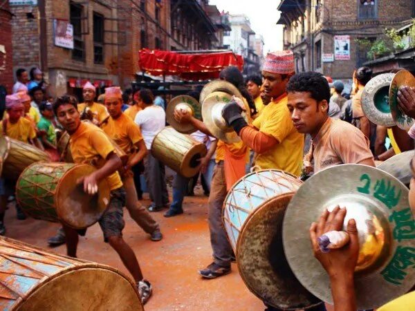 Бискет джатра. Бхактапур непал фестиваль. bisket jatra. фестиваль бискет джатра. bisket jatra nepal.