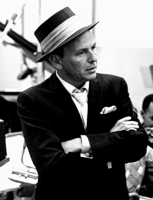 Фрэнк синатра простудился и другие истории. Frank sinatra in studio. фрэнк синатра в шляпе. frank sinatra japan винил.