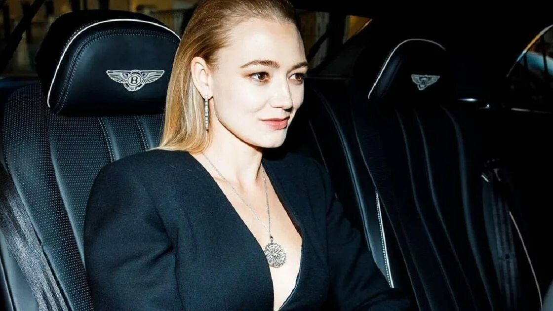 Оксана акиньшина фото. Актриса оксана акиньшина. Оксана акиньшина 2022. Оксана акиньшина. Акиньшина где сейчас живет 2023.