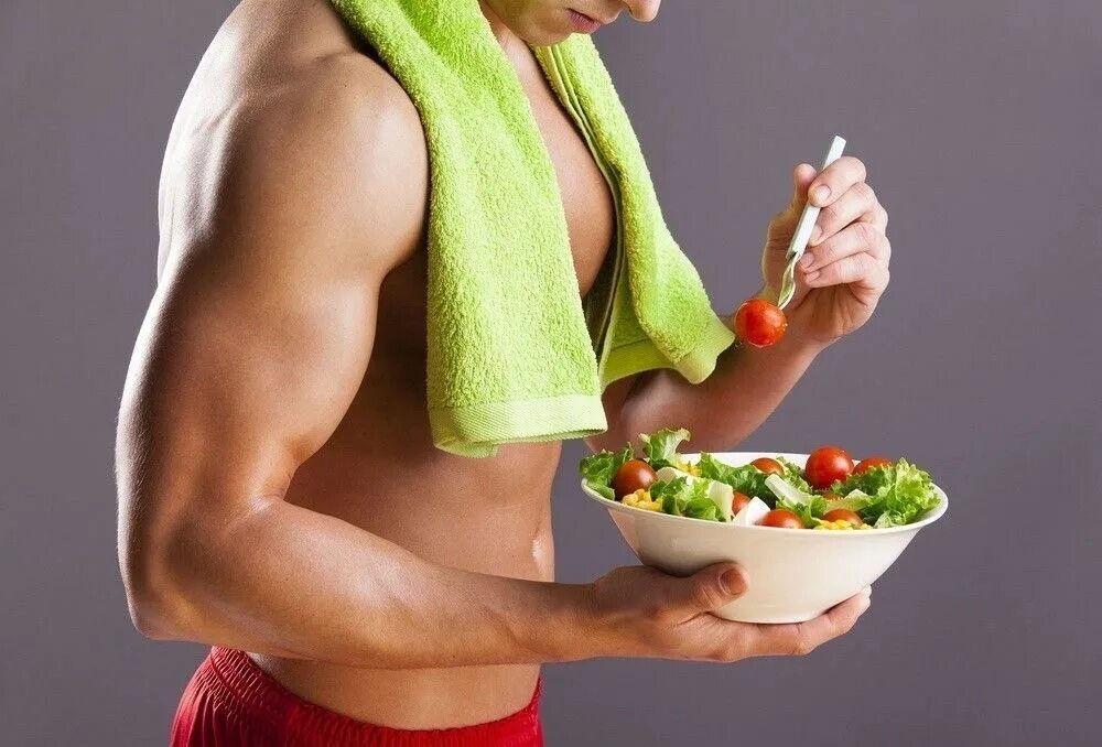 Фитнес и правильное питание. Здоровое тело. Еда для спортсменов. Здоровое тело мужчины.