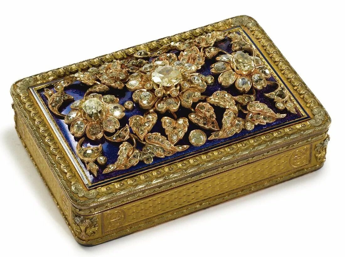 Табакерка с табаком 18 века. Табакерка нюхательный табак. Табакерка 19 век. Золотые табакерки кейбель. Табакерка коробочка.