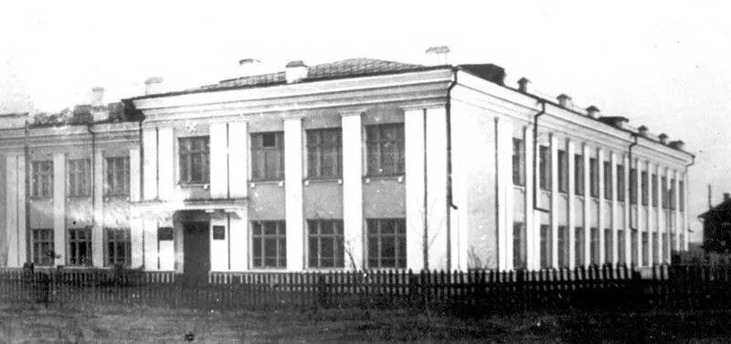 Учителя города тулуна 1 школы. Школа 19 г тулуна. Школа тулун. Гбдоу сош 390. Школа 19 г тулуна.