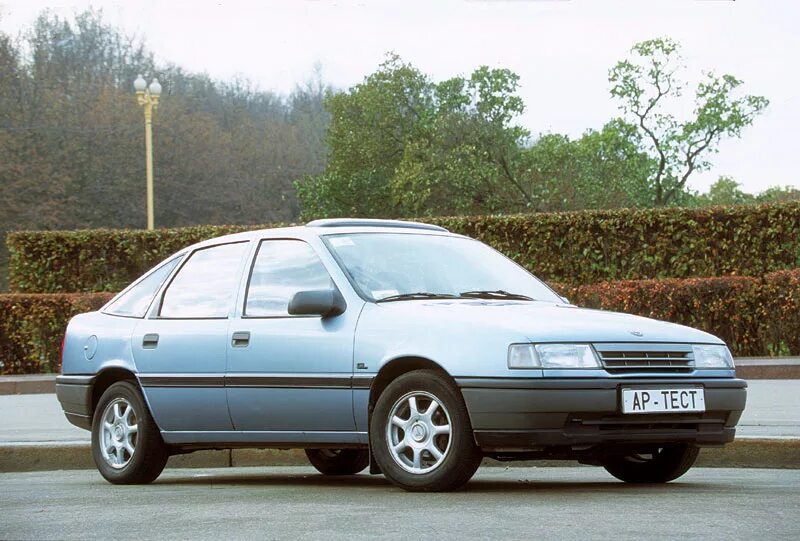 Вектра б года выпуска. Opel Vectra 1989. Опель Вектра 1988. Опель Вектра 1995 седан. Опель Вектра 1988 хэтчбек.