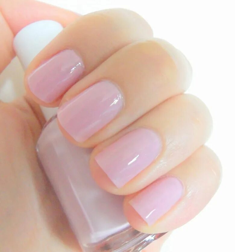 Лак Эсси молочно розовый. Полупрозрачный розовый лак Essie Gel. Гель-лак Elpaza Charm Фея 015. Essie полупрозрачный нюдовый. Розовый прозрачный маникюр