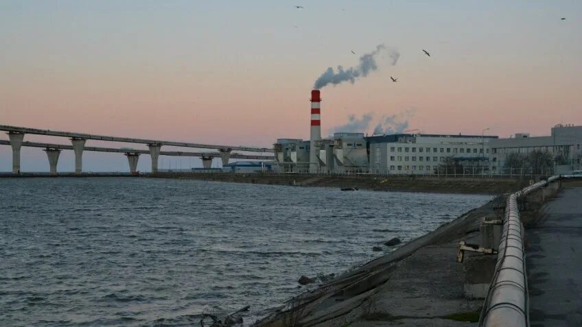 Шумный остров. Маяк на Канонерском острове. ЖК морской Бриз Канонерский остров. Канонерский остров промзона. Морской порт Канонерский остров.