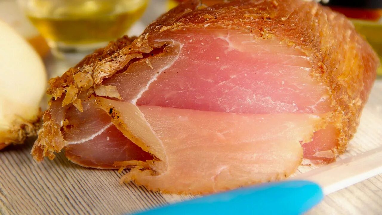 Рецепт вяленого куриного филе. Балык из куриной грудки. филе курицы балык. сыровяленая куриная грудка. вяленое филе курицы.