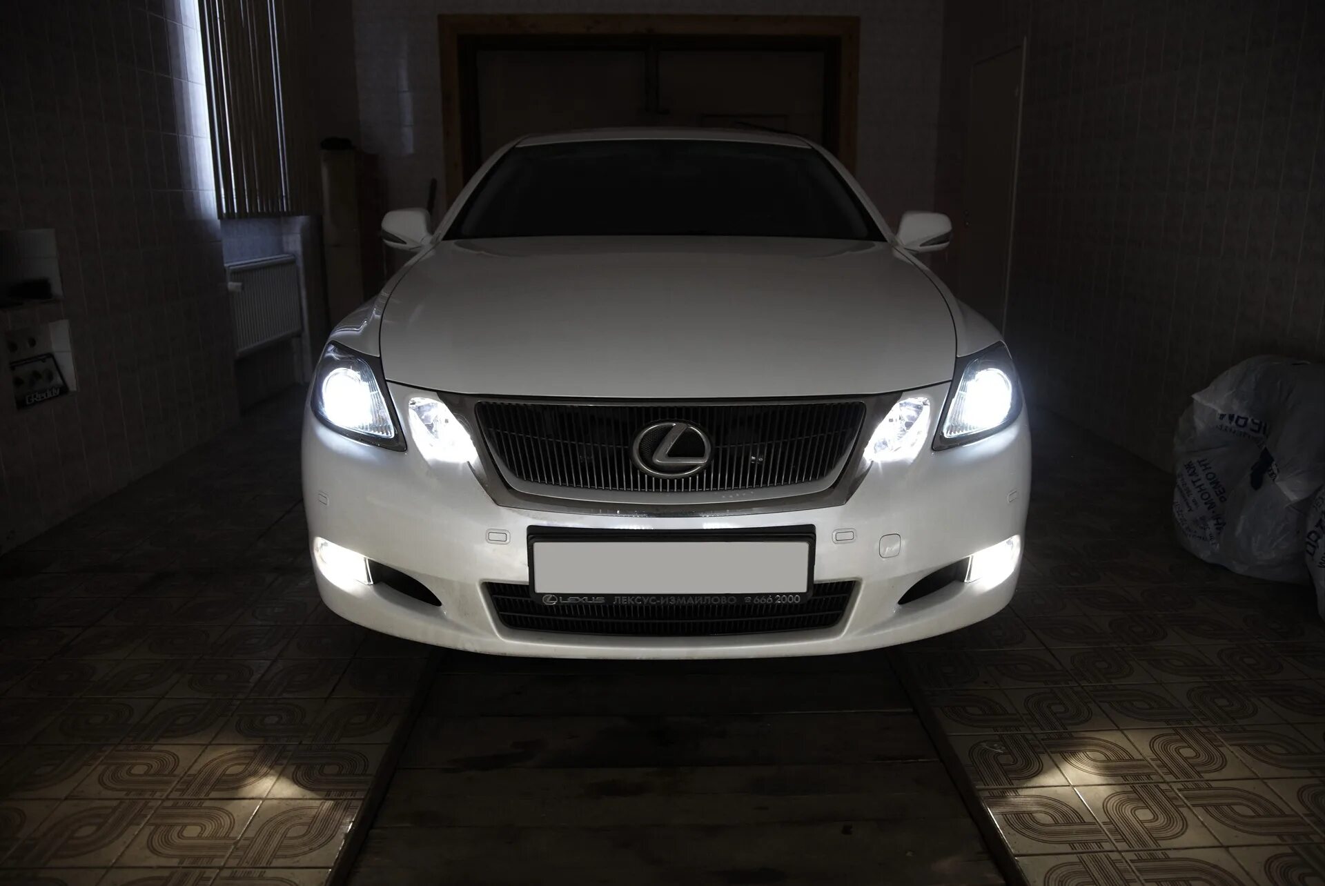 Лексус ксенон. Lexus GS 300 2010 led Lights. Противотуманки Lexus gs300 led. Lexus GS Дальний свет. Lexus gs300 желтые туманки.