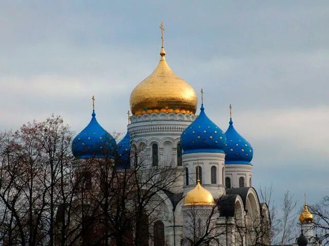 лампадное масло этикетка. масло освященное на мощах. масло в храме 4 буквы. храм картина маслом. часовня картина.