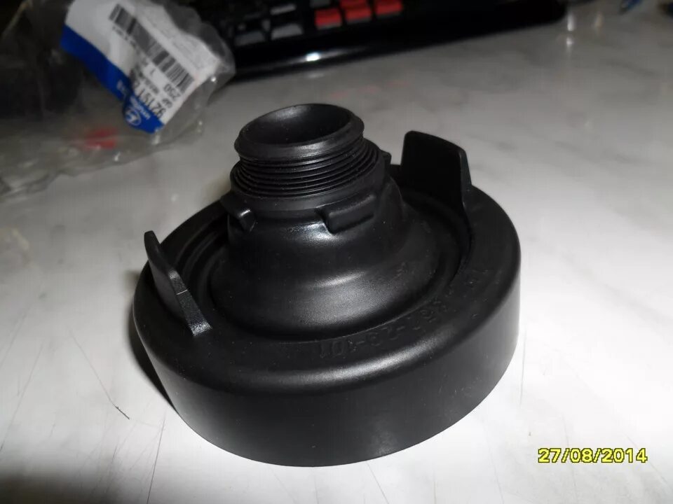 Пыльник лампы головного освещения 2190. Пыльник фары тойота креста 100. Заглушки фар авенсис 1 поколение. Пыльник фары chevrolet cruze. Пыльник фары киа шума 1997.