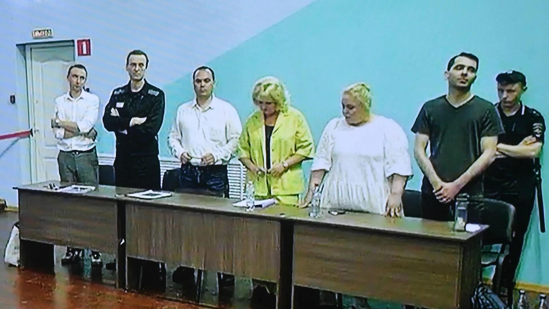 Навальный экстремист и террорист. Навальный 19 лет особого режима. Участники суда.