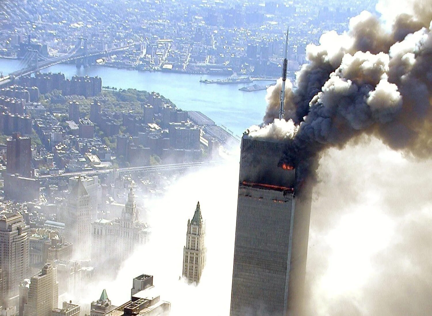 2001 год 11 сентября башни. Башни-Близнецы 11 сентября 2001. Аль Каида теракт 11 сентября. Теракт 11 сентября 2001 года башни Близнецы. 11 Сентября 2001 башни Близнецы самолет.