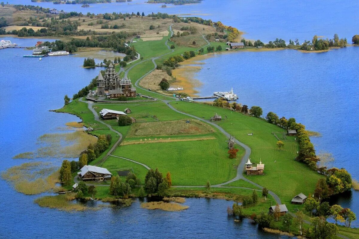 Kizhi island. Остров Кижи Карелия. Кижи музей-заповедник. Музей на острове Кижи. Кижский музей-заповедник (Республика Карелия).