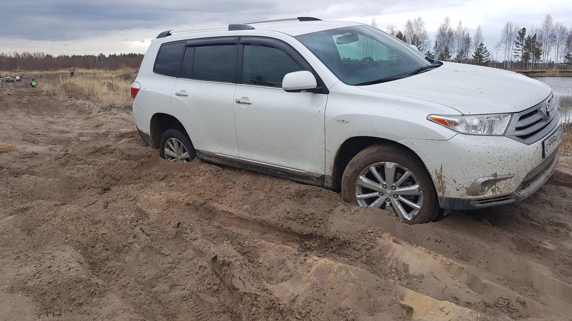 Полный привод хайлендера. Toyota Highlander xu40. Тойота хайлендер 12 года. Тойота Highlander 2013 в Песках. Хайлендер 2012 белый.