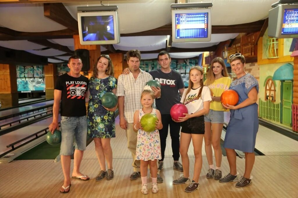 гуляй центр тольятти изумрудный город. гуляй центр тольятти изумрудный город. мейсон боулинг тольятти. гуляй центр тольятти. боулинг центр семейного отдыха тольятти.