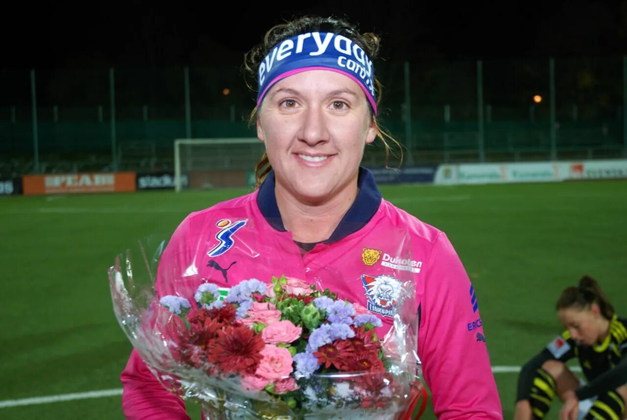 Лучшая футболистка австралии. Де лизе. Де лизе. Де лизе. Lisa de vanna картина.