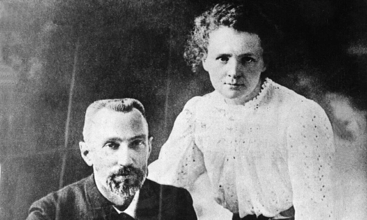 Пьер кюри и мари склодовская. Склодовская и кюри. Склодовская и пьер кюри. Склодовская и кюри. Физик пьер кюри.