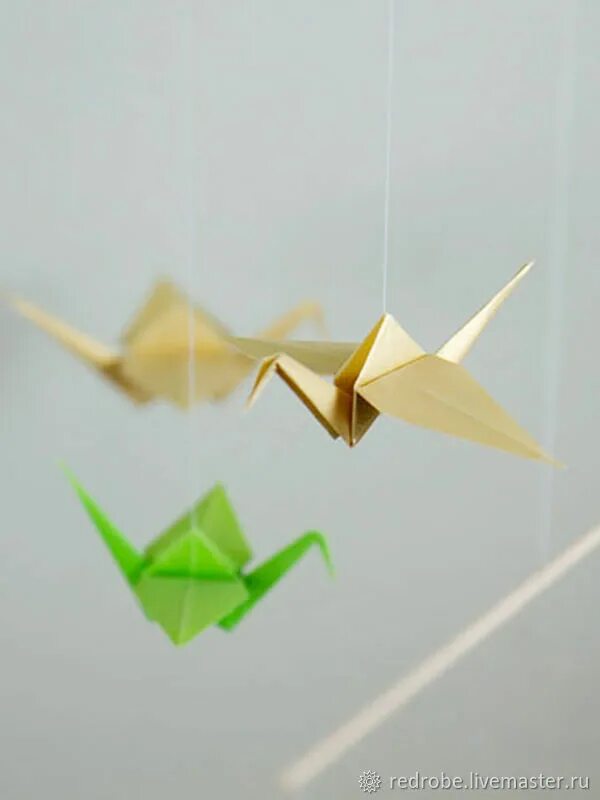 Счастье оригами. Журавлик счастья оригами. Журавль счастья оригами. Мобиль с журавликами оригами. Журавлик мобиль из бумаги.