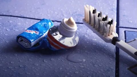 Zubní pasta, váš tajný pomocník při úklidu! 10 nečekaných vychytávek, které udělají z vašeho domova dokonale čisté místo
