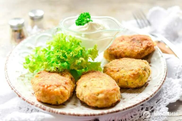 Котлеты с картошкой рецепты с фото. Картофельные котлеты. картофельные биточки. котлеты из картошки. картофельные биточки из пюре.