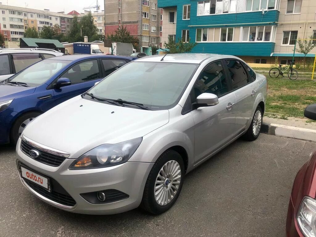 Куплю форд фокус бу москве. Ford Focus 2 Silver. Ford Focus 2 2011 седан. Ford Focus 2 серебристый. Форд фокус 2 седан серебристый.