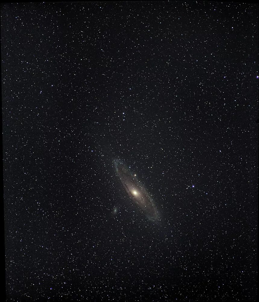 Можно увидеть галактику. Галактика Андромеда на ночном небе. Галактика Андромеда с земли. Галактика м31 невооруженным глазом. Туманность Андромеды невооруженным глазом.