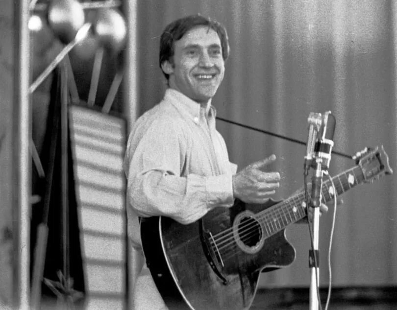 Поющие актрисы. Можно музыку артистов. Можно музыку артистов. Можно музыку артистов. Можно музыку артистов.