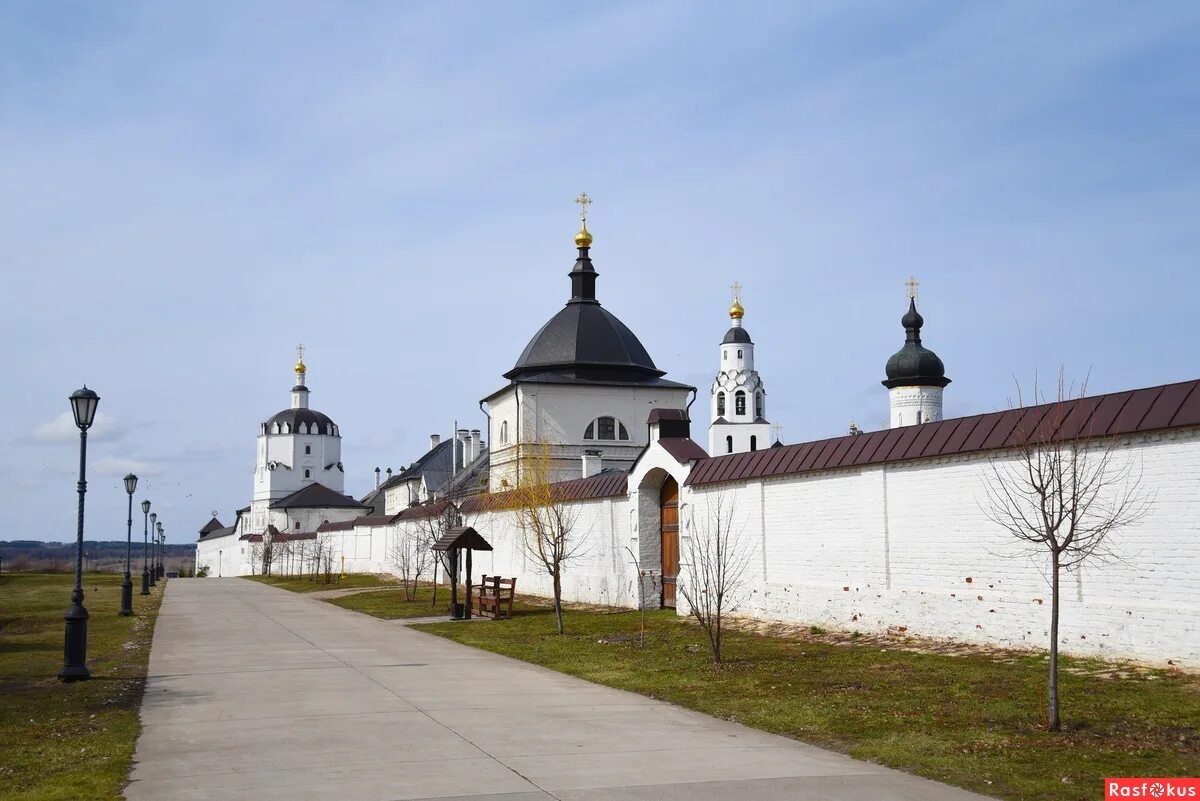 Свияжский Успенский монастырь. 27 Свияжский Богородице-Успенский мужской монастырь. Свияжский монастырь Псков. Свияжский Успенский монастырь туристы. Монастырь успенской богородицы