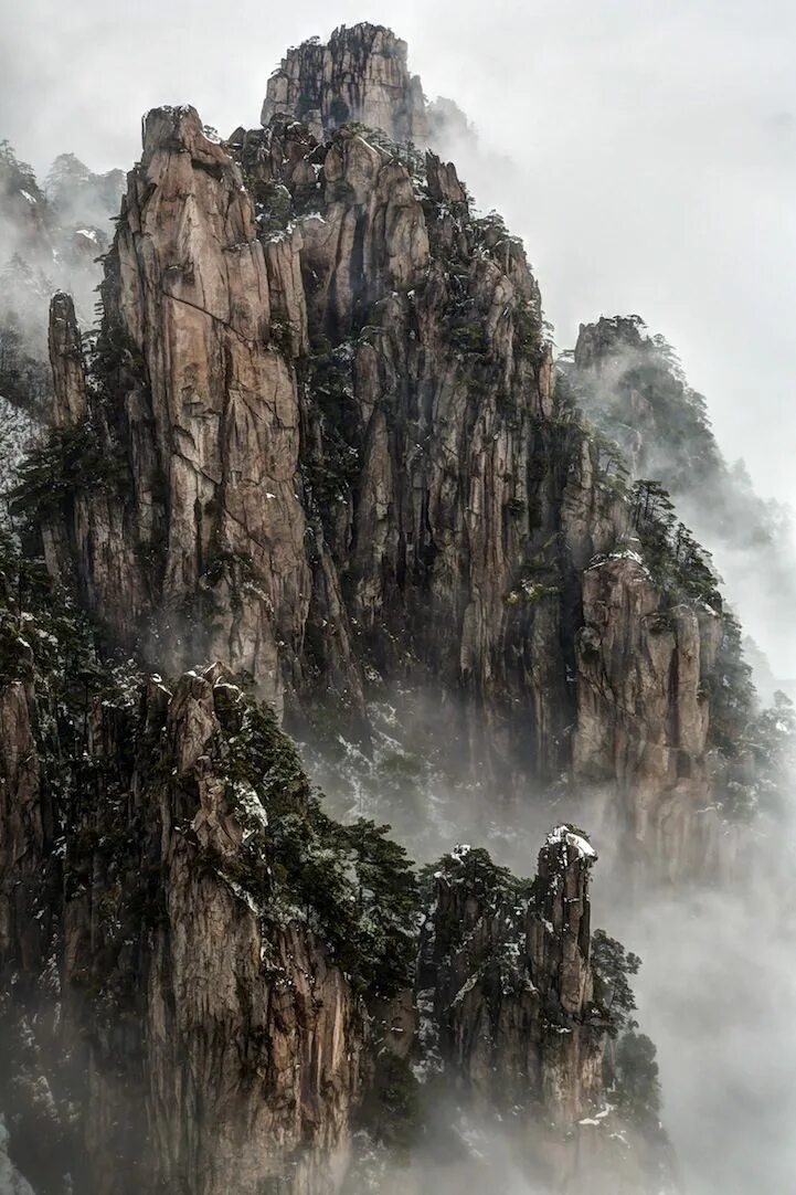 Невероятные похожие. Хуаншань Аньхой. Горы Хуаншань, Китай. Chaluntorn Preeyasombat. Китай горы Хуаншань Пейзажная живопись.