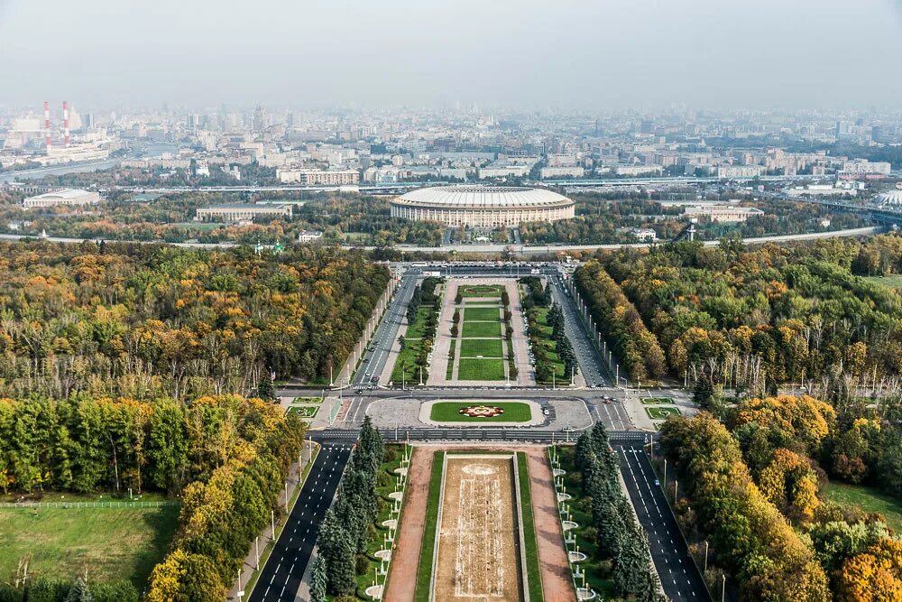 Смотровая площадка мгу. Смотровая Воробьевы горы. Воробьёвы горы смотровая площадка. МГУ обзорная площадка.