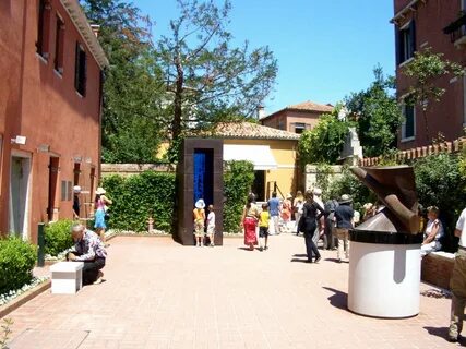Museum her