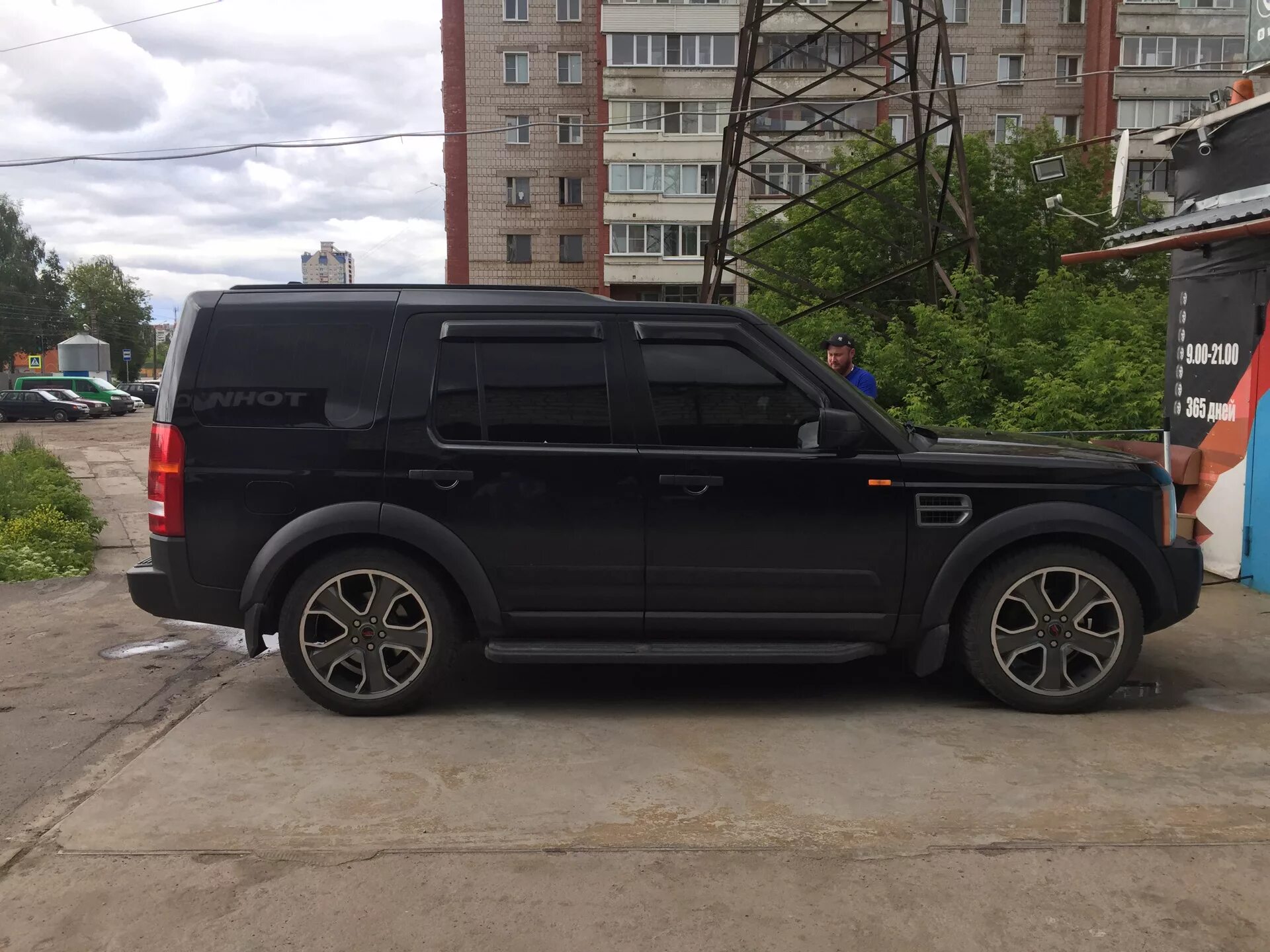 Дискавери диски купить. Land Rover Discovery 3 диски. Discovery 3 диски r20. Дискавери 4 на r21. Land Rover Discovery 3 на 20 дисках.