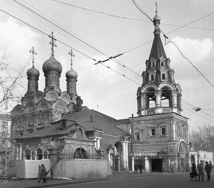 Абрамов большая полянка. Храм Григория Неокесарийского на полянке. Церковь святителя Григория Неокесарийского, Москва. Церковь Григория большая Полянка.