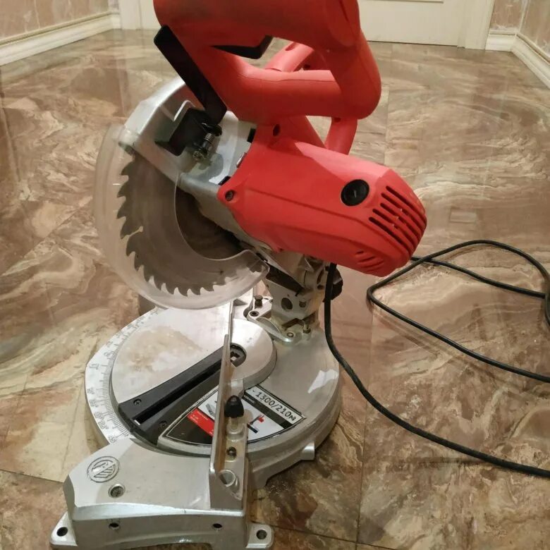 Торцовка калибр 210. Торцовочная пила калибр птэ 1900/210. Зпт-210-1400 л. Зпт-210-1600 пл. Торцовочная пила 1300.