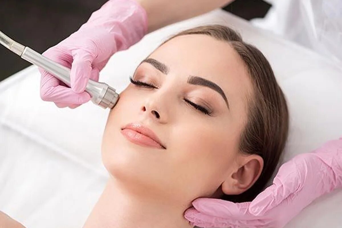 Дермапен пилинг. Алмазная микродермабразия hydrafacial. неинвазивная мезотерапия. бьюти процедуры. алмазный пилинг.