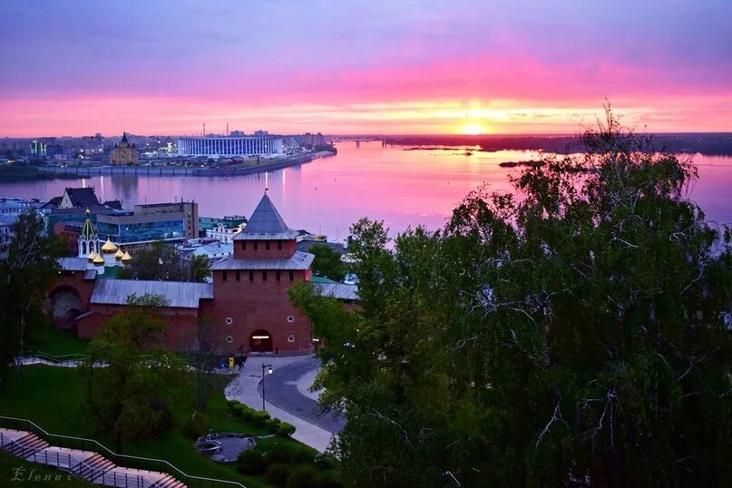 Нижний новгород в мае фото. Нижний новгород визитная карточка города. Весенний великий новгород. Нижегородский кремль цветы. Нижний новгород в мае.