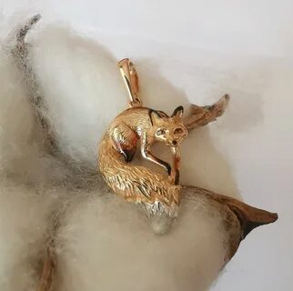 Золотой кулон лиса