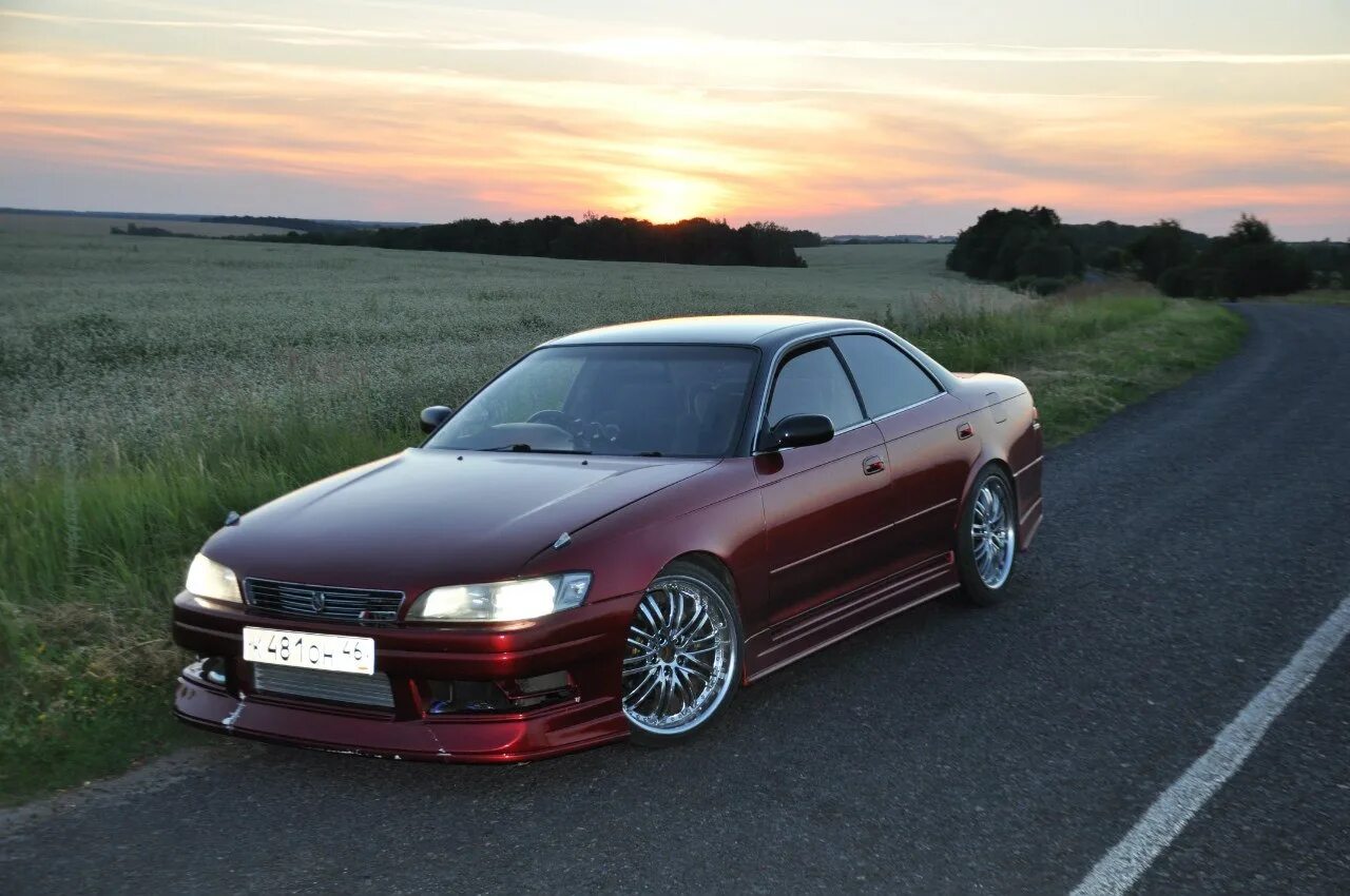 Mark tourer v. Toyota Mark II jzx90. Toyota Mark 2 90 Tourer.