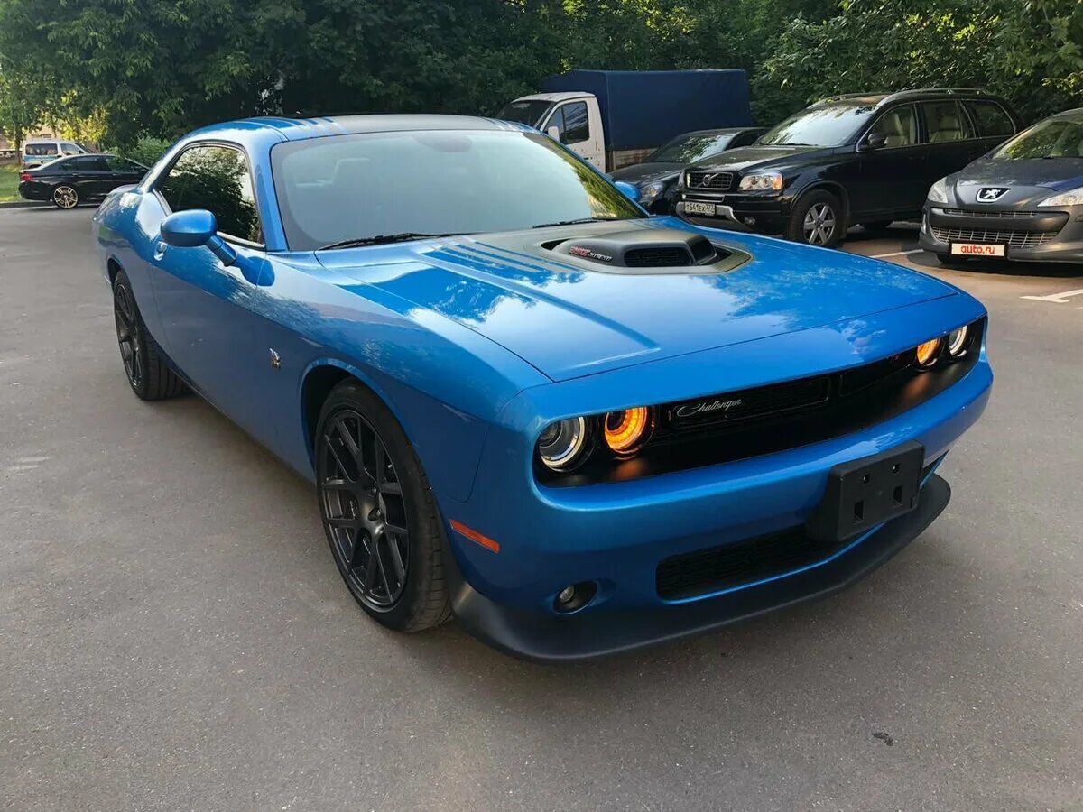 Додж челленджер бу. Додж Челленджер синий. Dodge Challenger r__t III Рестайлинг 2. Додж Челленджер голубой. Додж Челленджер синего цвета.