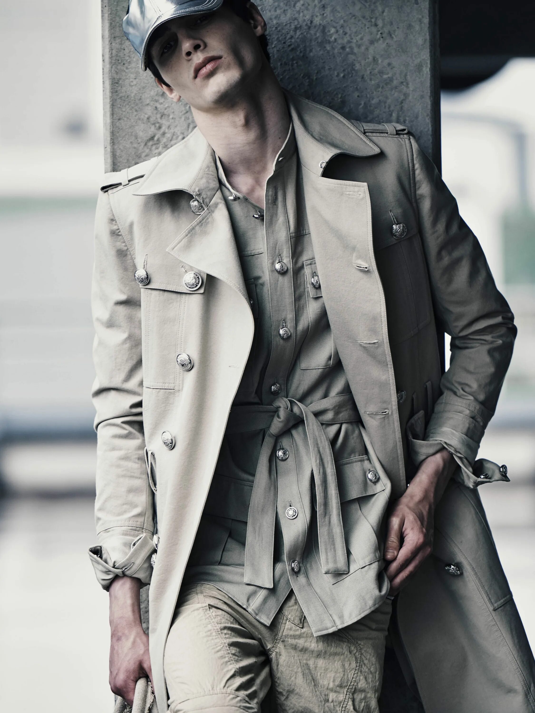 Mens collection. Balmain Mens Coat. Бальман мужская коллекция. Тренч Balmain мужской. Гранж стиль одежды мужской.