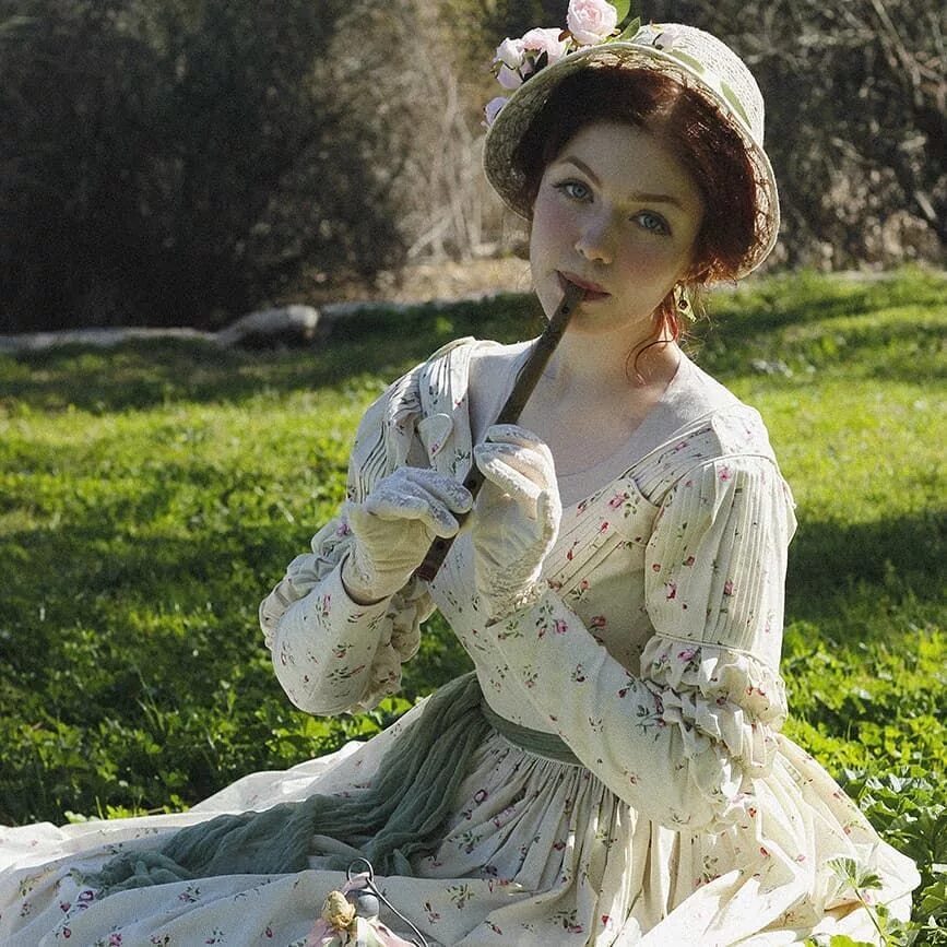 Полная барышня. Девушка в платье 19 века. Девушка в стиле викторианской эпохи. Фотосессия в стиле 19 века. Фотосессия в старинном стиле.