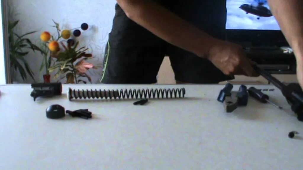 Тир хатсан. Струбцина для замены пружины на мр 512. Усиленная пружина на hatsan 125. Пневматическая винтовка 512с замена пружины. Тиски для снятия пружины мр-512.