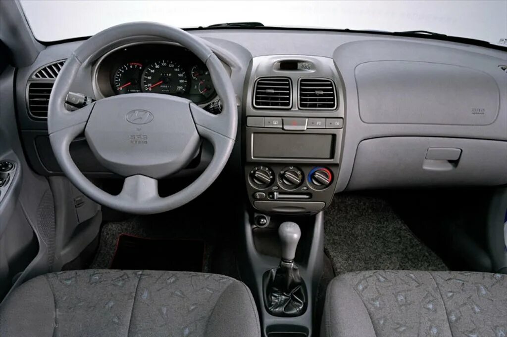 Проблемы accent. Hyundai accent 1999. hyundai accent 2000 салон. hyundai accent 1999 салон. hyundai accent 2 поколение.