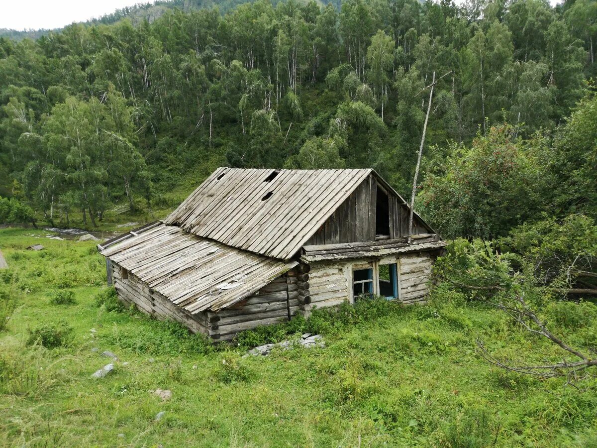 Жизнь в алтайском крае. Заброшенные села Алтая. Заброшенные деревни Алтайского края. Заброшенные деревни горного Алтая. Республика Алтай заброшенные деревни.