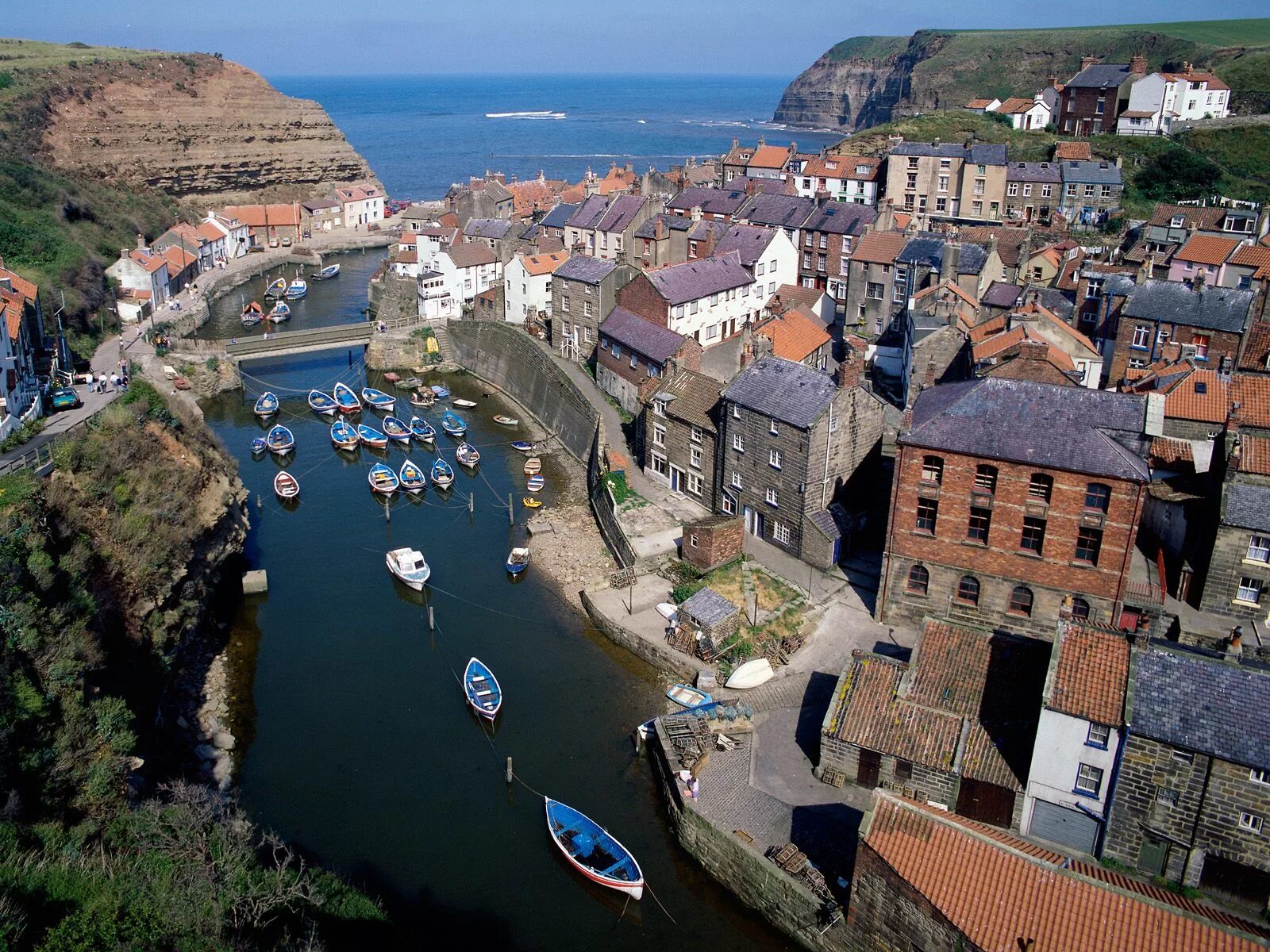 Welling town. Staithes Англия. Графство Йоркшир море. Деревня Стэйтес Великобритания. Whitby England.