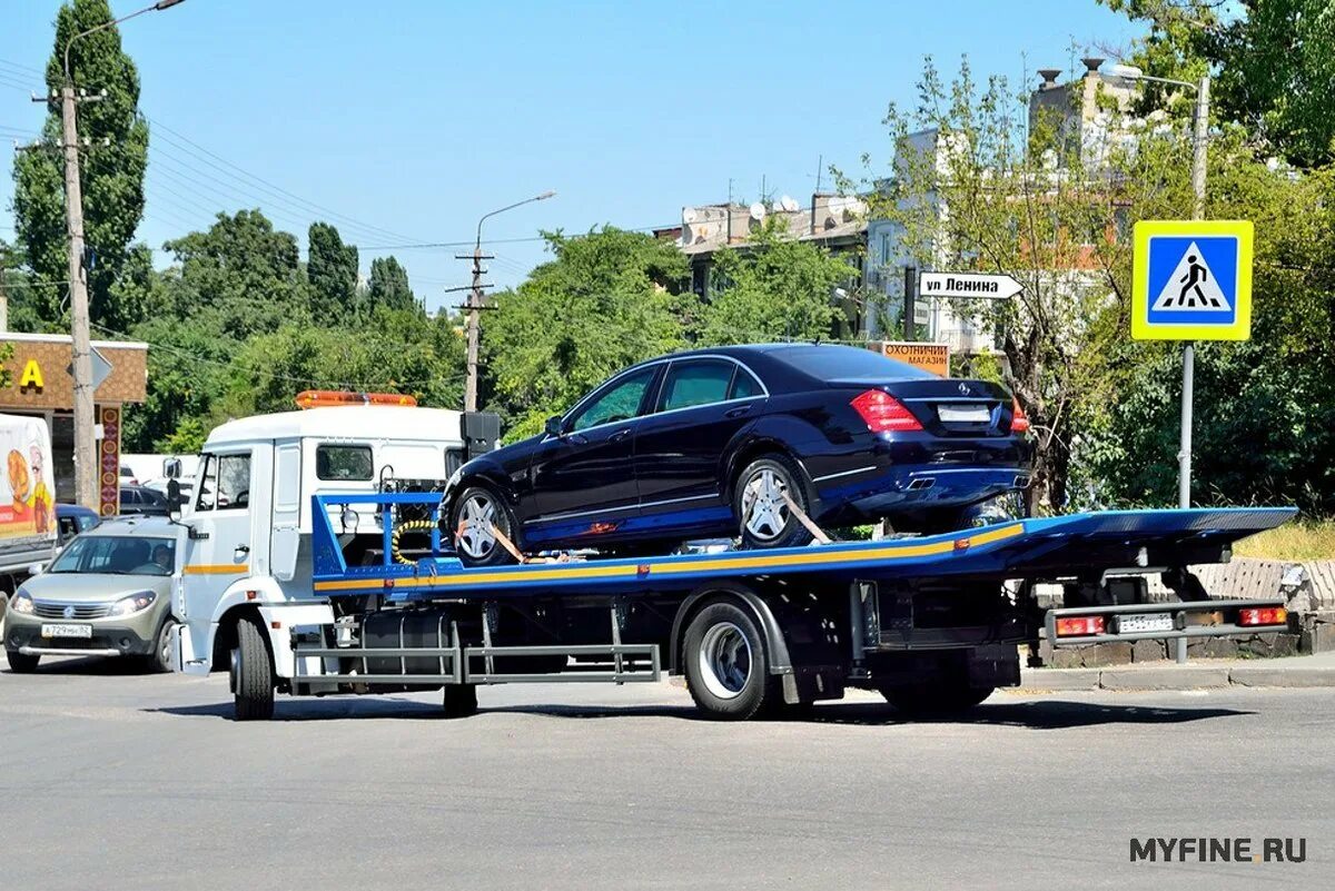 Эвакуатор автомобиля автодруг. Tow Truck эвакуатор. Эвакуатор "авто помощь 24/7". Эвакуация авто. Автомобиль на эвакуаторе.