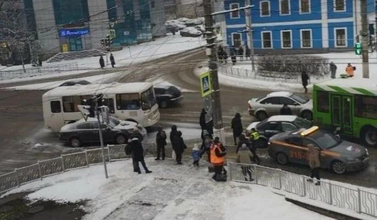 Курск новости на сегодня военные последние происшествия. ДТП на Никитской Курск.